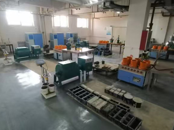 الاتجاهات العالمية للتكنولوجيا الذكية في مختبرات اختبار الأسمنت والخرسانة