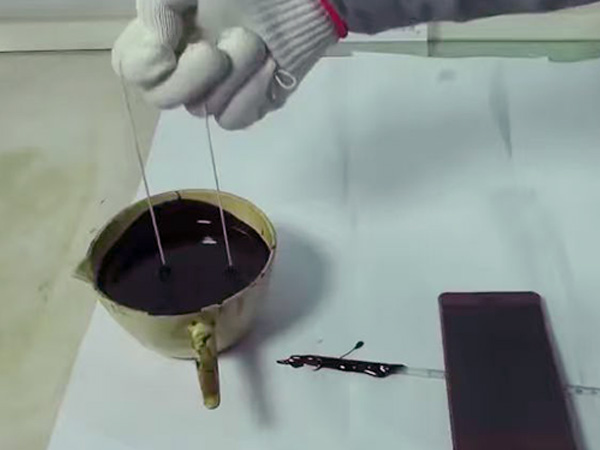 تحليل معمق لاختبار الالتصاق بين الأسفلت والحصى الخشن